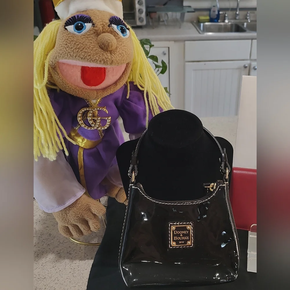 Mini Dooney & Bourke 🖤 patent leather hand bag contrast stitching - Picture 8 of 10